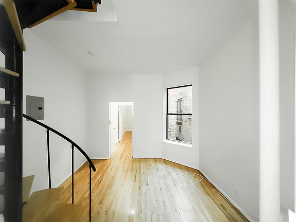 2nd image of 208 W 82nd St APT 5D