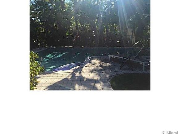 4th image of 4529 Royal Palm Ave