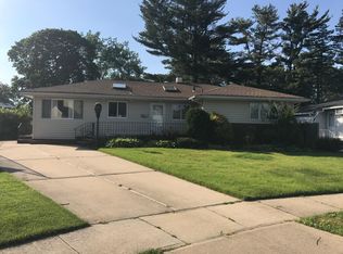 28 Edi Ct, Plainview, NY 11803