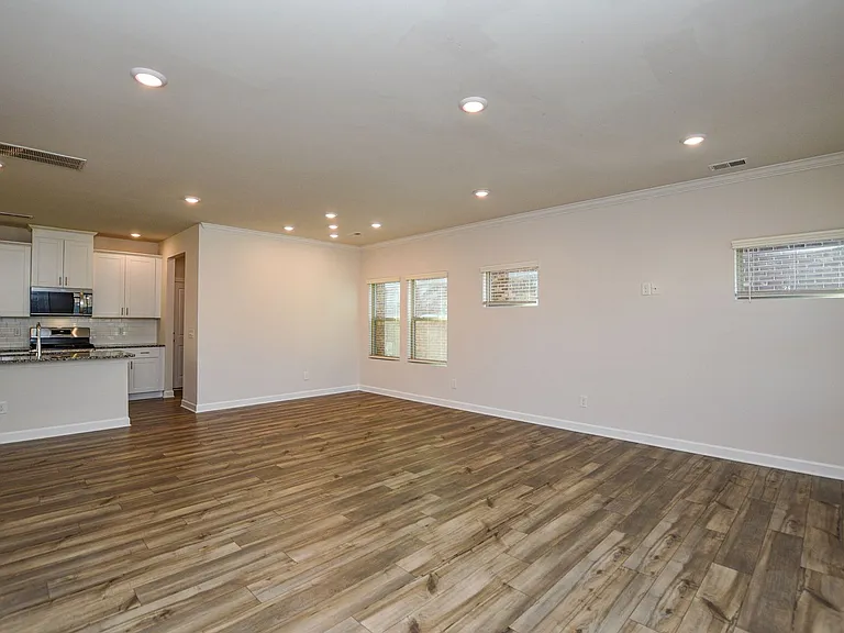 3215 Lisburn St — Photo 9