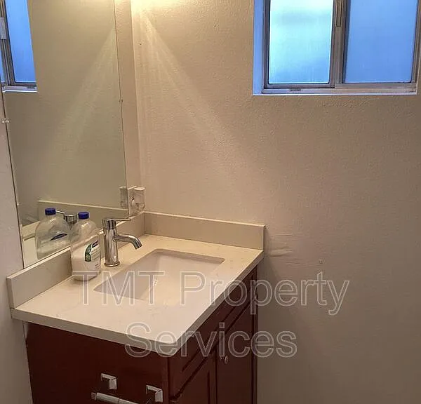 1816 F St #3 — Photo 2