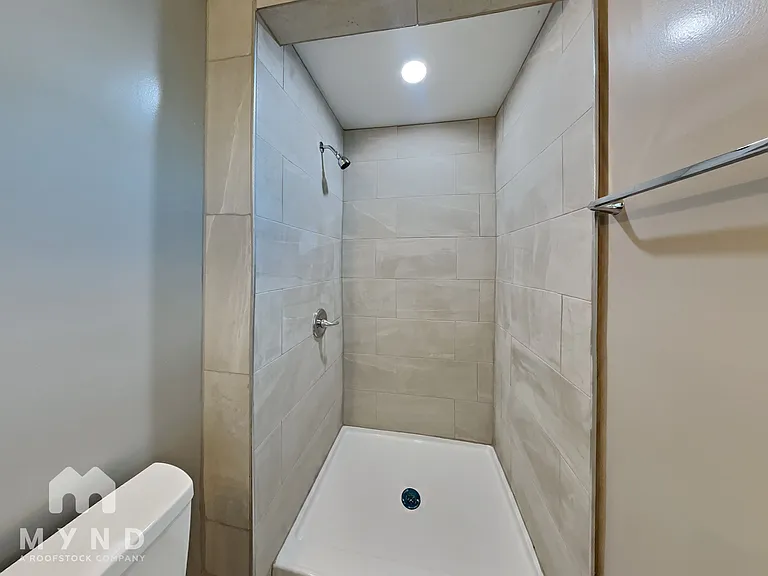 204 E Avenue C — Photo 15