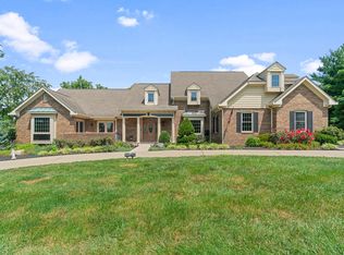 808 Squire Lake Dr, Villa Hills, KY 41017