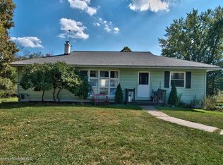 104 Sunset Dr #L15-16, Dalton, PA 18414