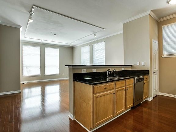4th image of 2305 Worthington St APT 115