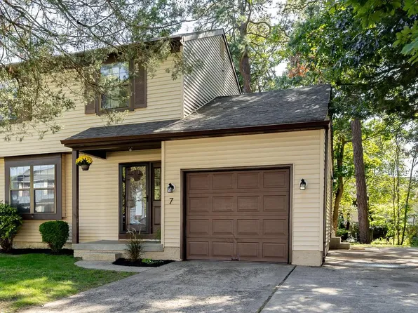 7 Pine Glen Dr, Sicklerville, NJ 08081