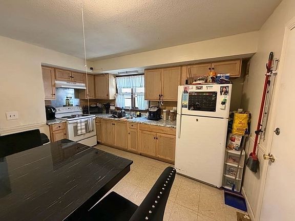 3rd image of 48 Acushnet Ave