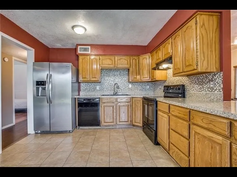 1001 E Peters Colony Rd — Photo 15