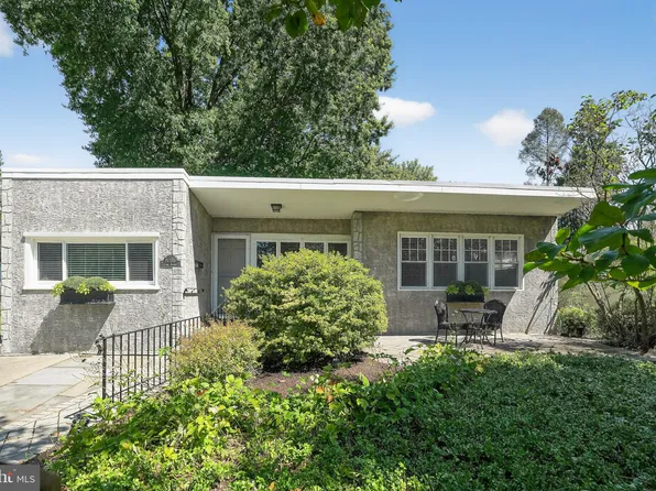 8005 Lare St, Philadelphia, PA 19128