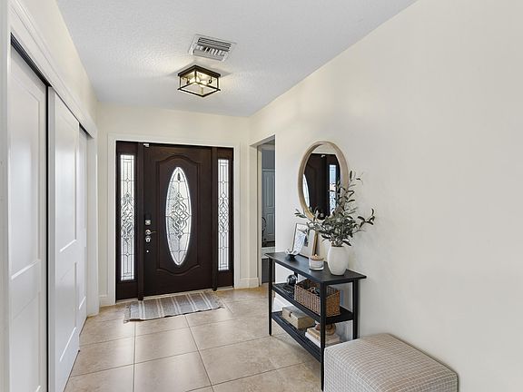 4th image of 7646 Solimar Circle