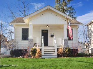 136 N Hager Ave, Barrington, IL 60010