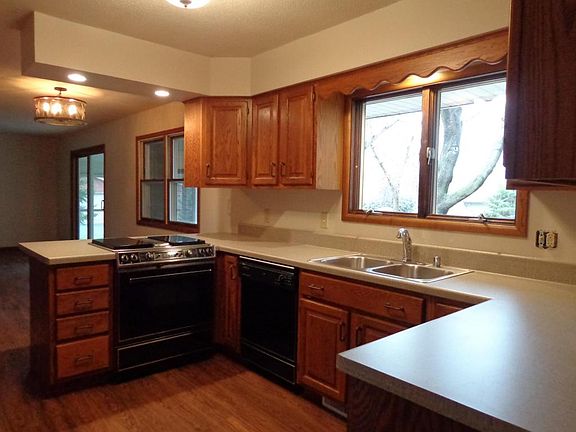 4th image of 2821 Lakeshore Dr