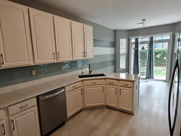 710 Kingston Terrace Ct — Photo 8