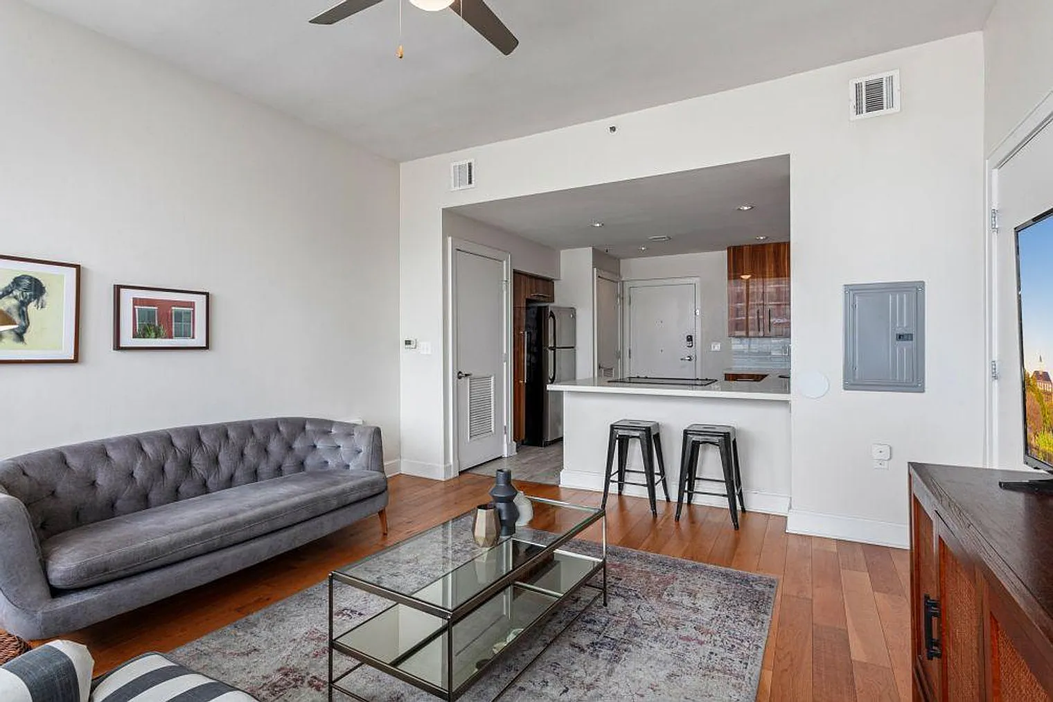 1 bed, 1.0 bath, 430 sqft, $3,404 — Photo 3