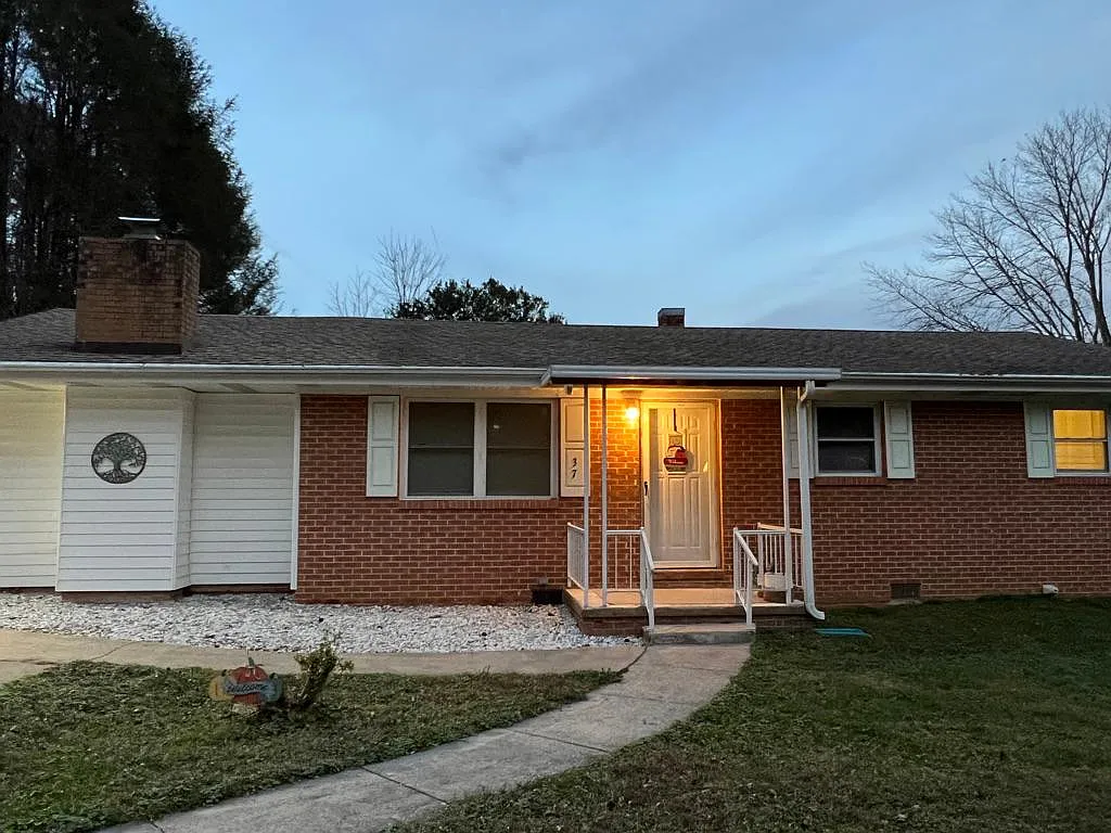 4 bed, 1.5 bath, 1600 sqft, $2,250 — Photo 2