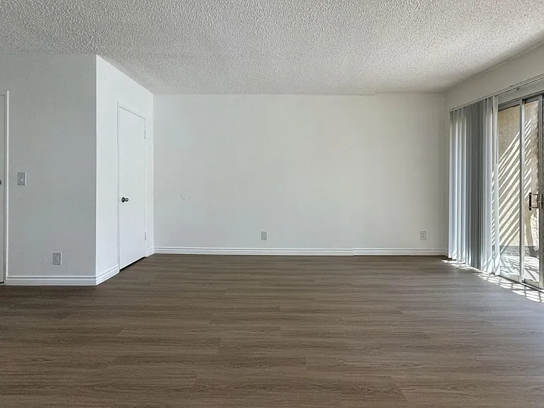 PAR - Park West Apts. — Photo 12