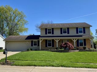 15586 Cedarmill Dr, Chesterfield, MO