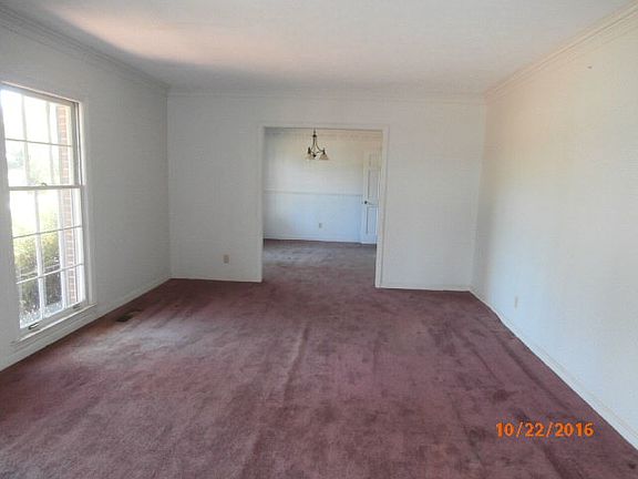 3rd image of 698 Academy Dr SE
