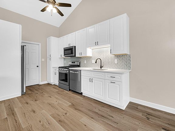 5th image of 2119 Briarwood Cir