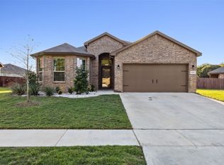 527 Harbor Dr, Azle, TX 76020