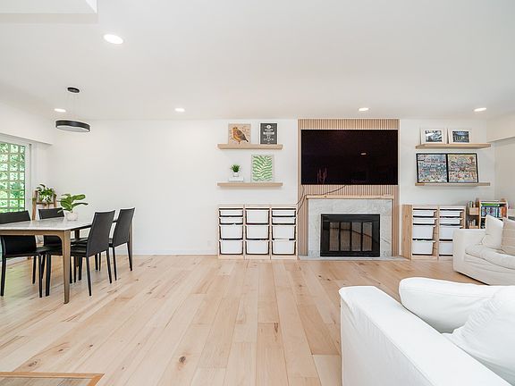 5th image of 137 College Park Way