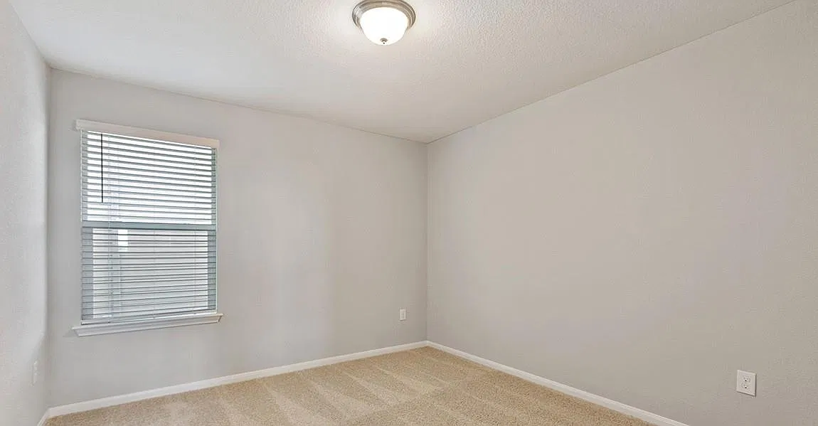 4 bed, 2.5 bath, 2367 sqft, $2,095 — Photo 4
