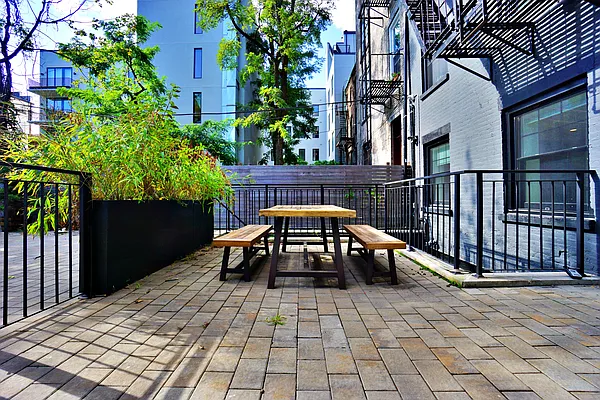 Rented by SERHANT. | media 4