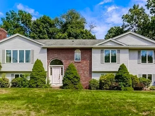123 Hunters Greene Cir, Agawam, MA 01001