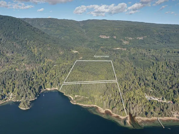 7425 Sechelt Inlet Rd, Sechelt, BC V7Z 0C7
