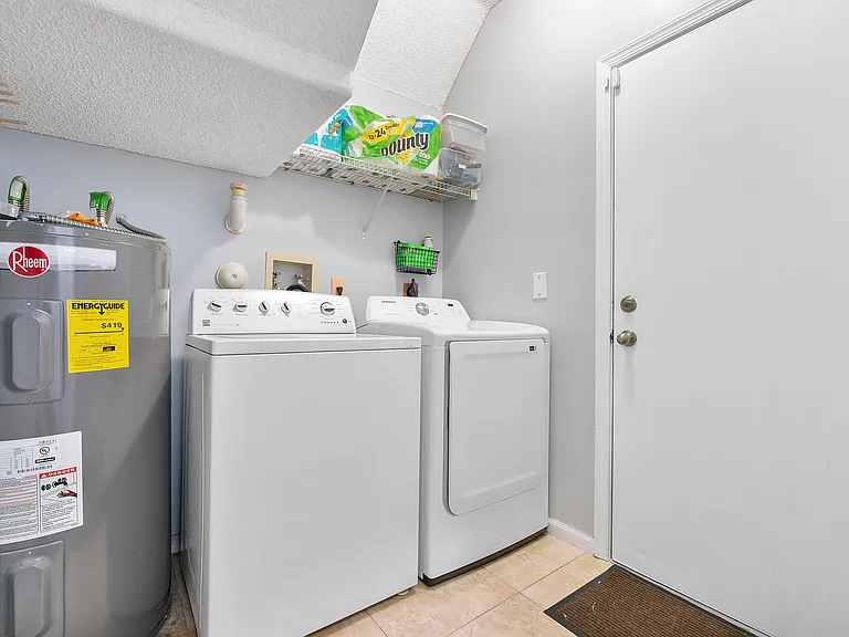 11221 NW 46th Dr — Photo 32