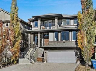 129 W Springbluff Blvd SW, Calgary, AB T3H0N3