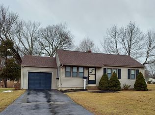 3 Maynard Cir, Old Saybrook, CT 06475