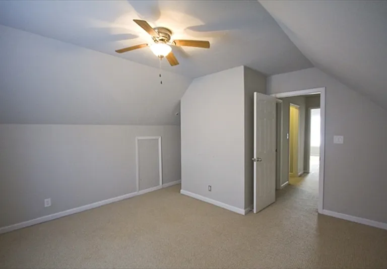 385 Louise Ln — Photo 11