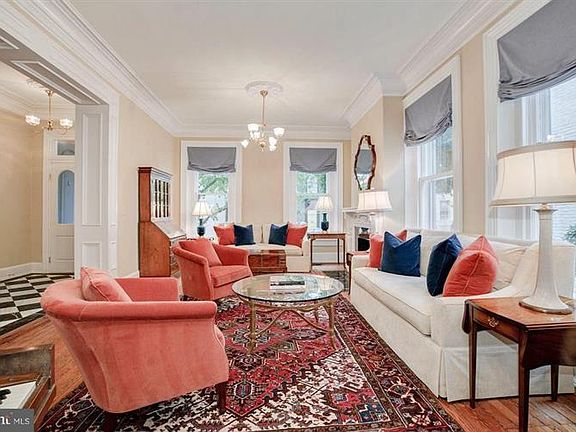 5th image of 224 N Fairfax St
