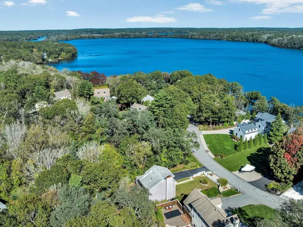 32 Birch Way, Mashpee, MA 02649