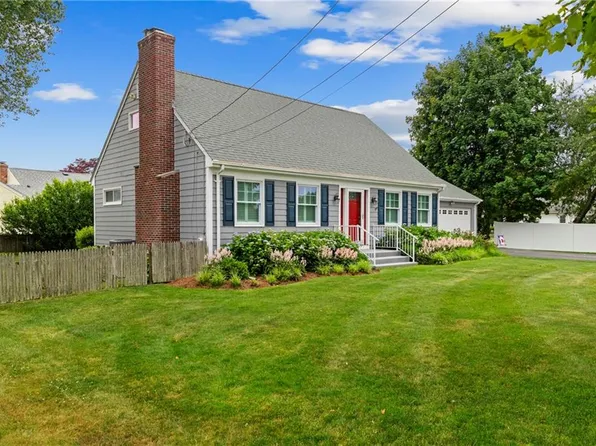 2 Redwood Ct, Warren, RI 02885