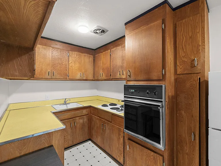 2540 Benvenue LLC — Photo 12
