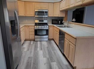 655 Robinwood Dr, Troy, MI 48083