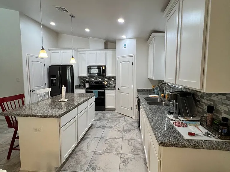 12625 E 48th Dr — Photo 7