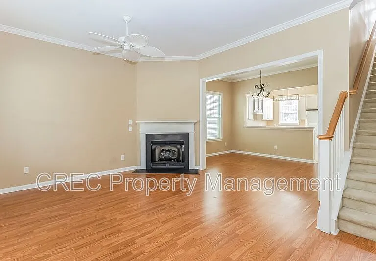 105 Barberry St — Photo 3