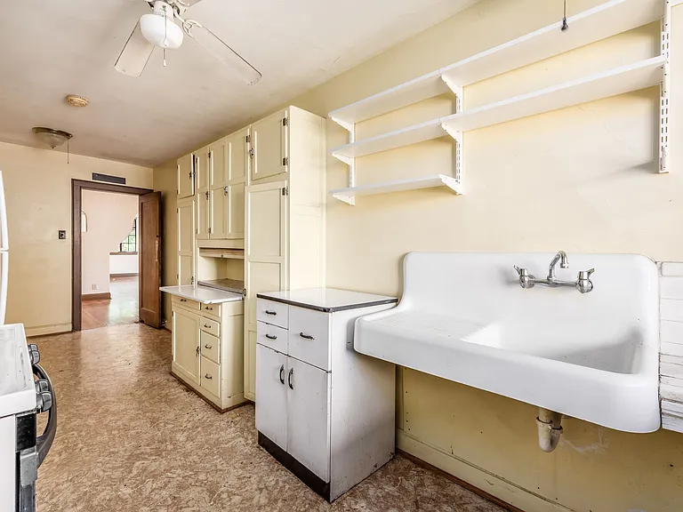 306 King Ave — Photo 8