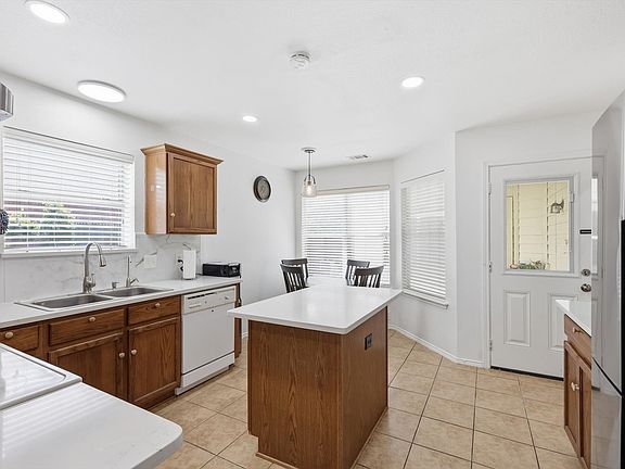5th image of 513 Welch Dr