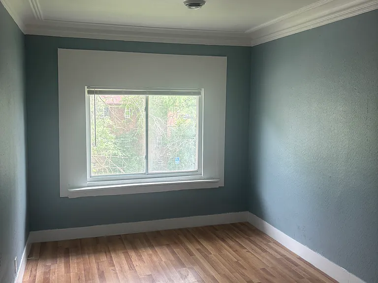 2411 W Grand Blvd #6 — Photo 5