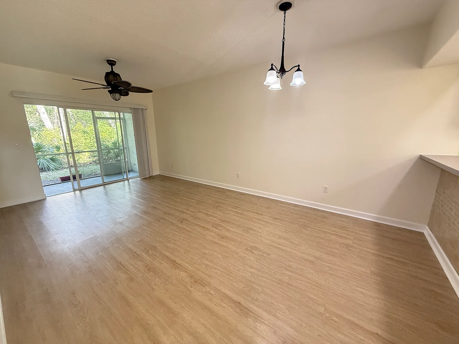 2 bed, 1113 sqft, $1,595 — Photo 2