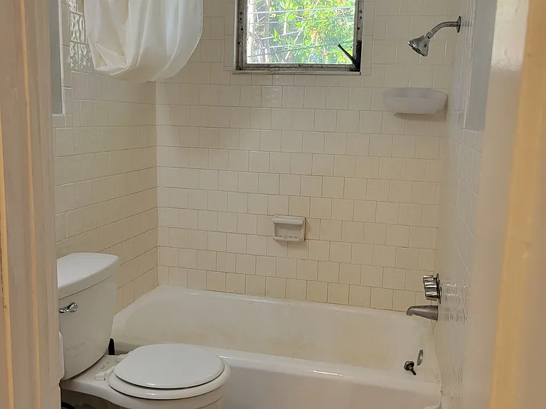 2021 12th St N #4 — Photo 9