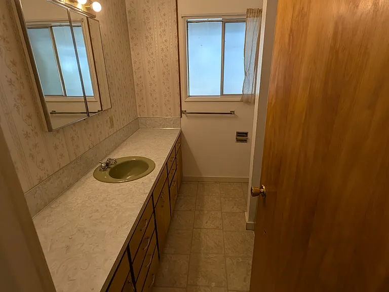 920 Hiatt St — Photo 14