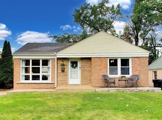 5816 W Greenleaf Ave, Chicago, IL 60646