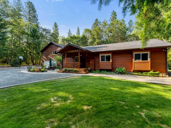 737 Pinecrest Dr, Grants Pass, OR 97526