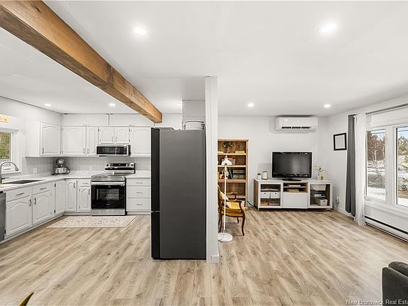 3rd image of 857 Mapleton Rd