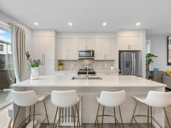 605 Evanston Line NW, Calgary, AB T3P 1S2